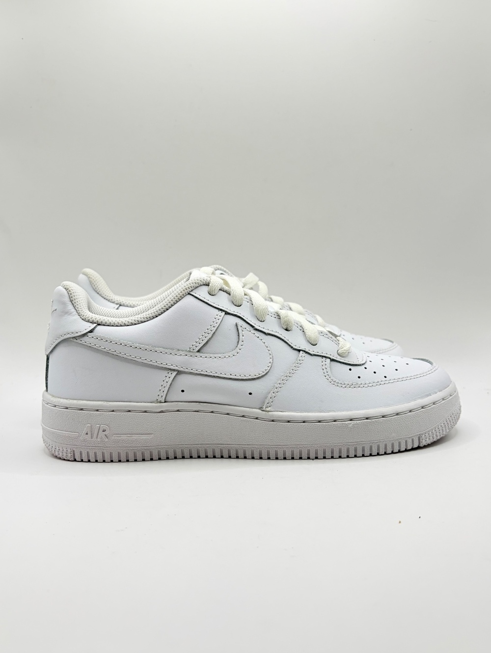 Nike Air Force 1 Low White Leather Sneakers Size 6Y/7.5 Womens
